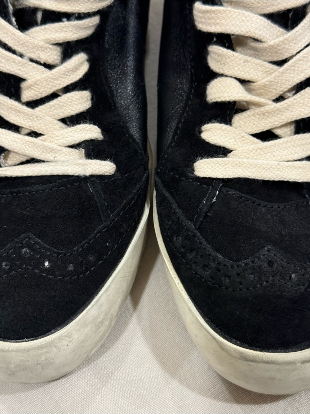 - Golden Goose Mid Star Sneaker in Black BT - Picture 3 of 11